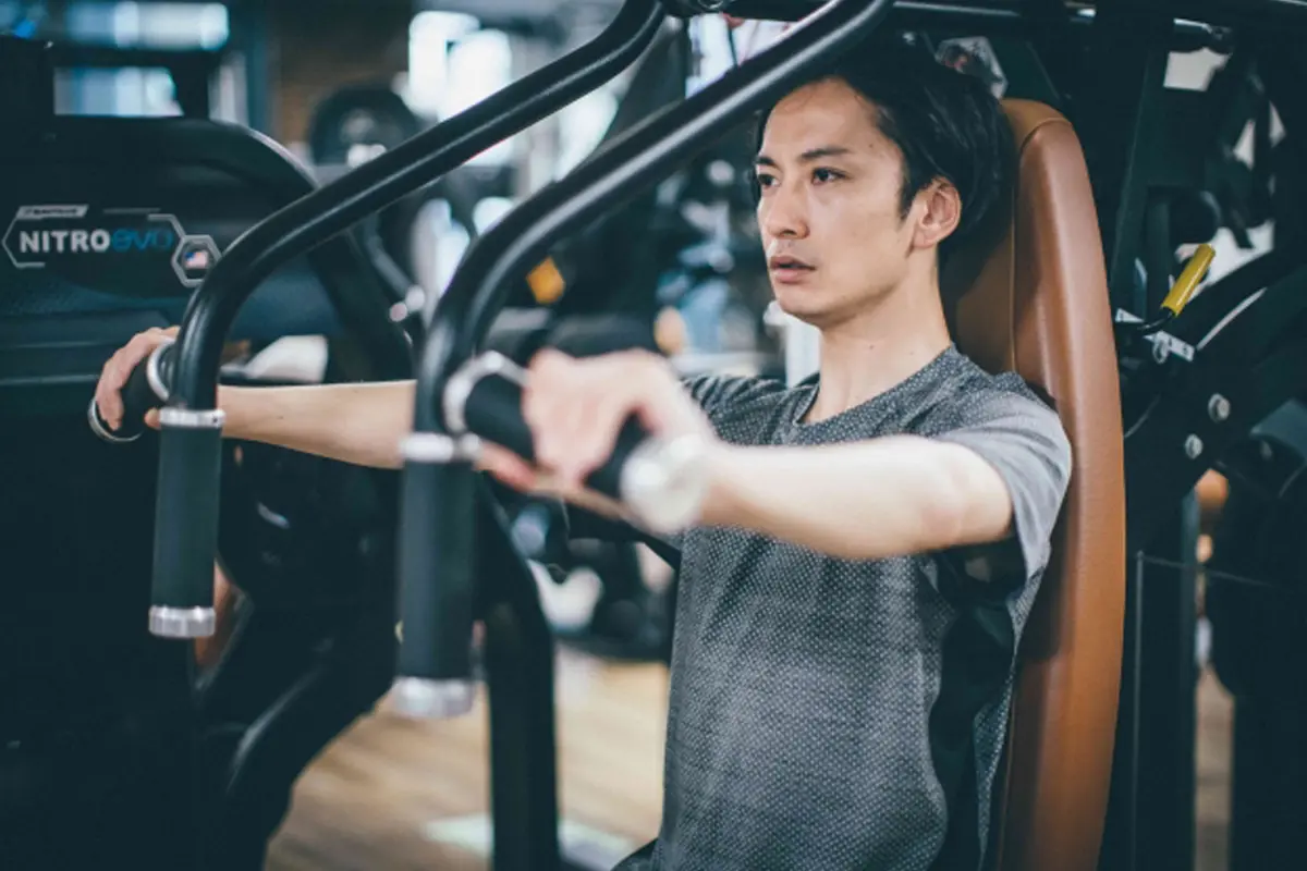 To gain weight healthily, you need strength training and body shaping.